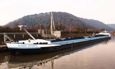 Kohlefrachter im Dillinger Hafen