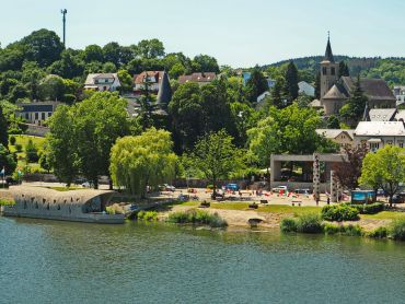 Blick von der Moselbrücke auf das Centre Europen in Schengen