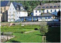 Gästehaus St. Lioba, von links: Altbau, Erweiterungsbau und neugestalteter Pavillon