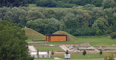  Blick auf das Hügelgrab der Keltenfürstin im Europäischen Kulturpark Bliesbruck-Reinheim