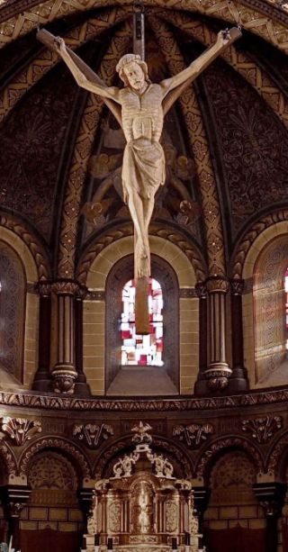 In der Kirche St. Peter in Merzig hängt ein gotisches Pestkreuz aus dem 14. Jahrhundert