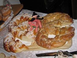 Zwei Neujahrsbrezeln